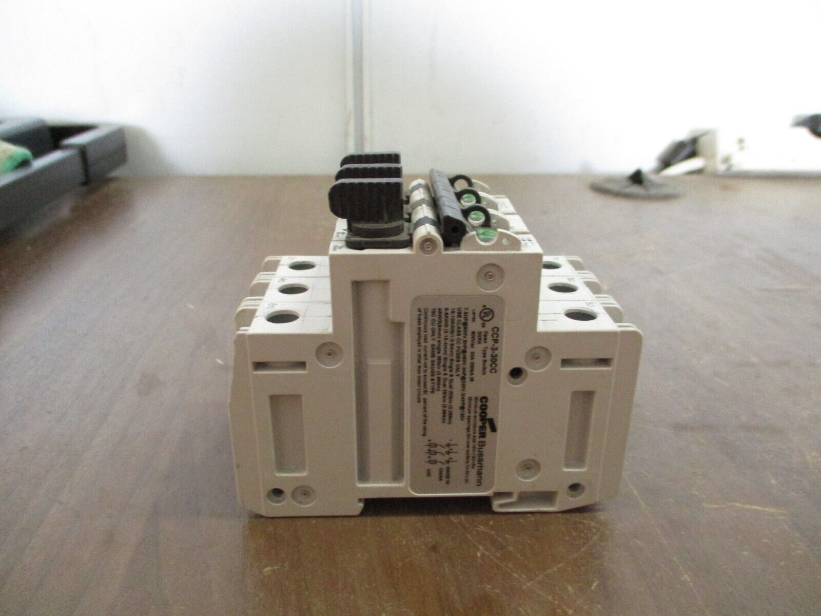 Cooper Bussmann Fusible Disconnect CCP-3-30CC 30A 600V 3P *Broken Terminal Fin*