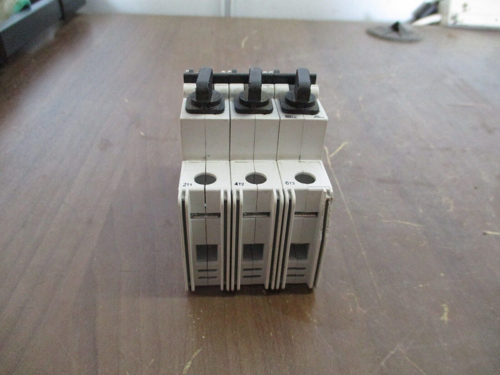 Cooper Bussmann Fusible Disconnect CCP-3-30CC 30A 600V 3P *Broken Terminal Fin*