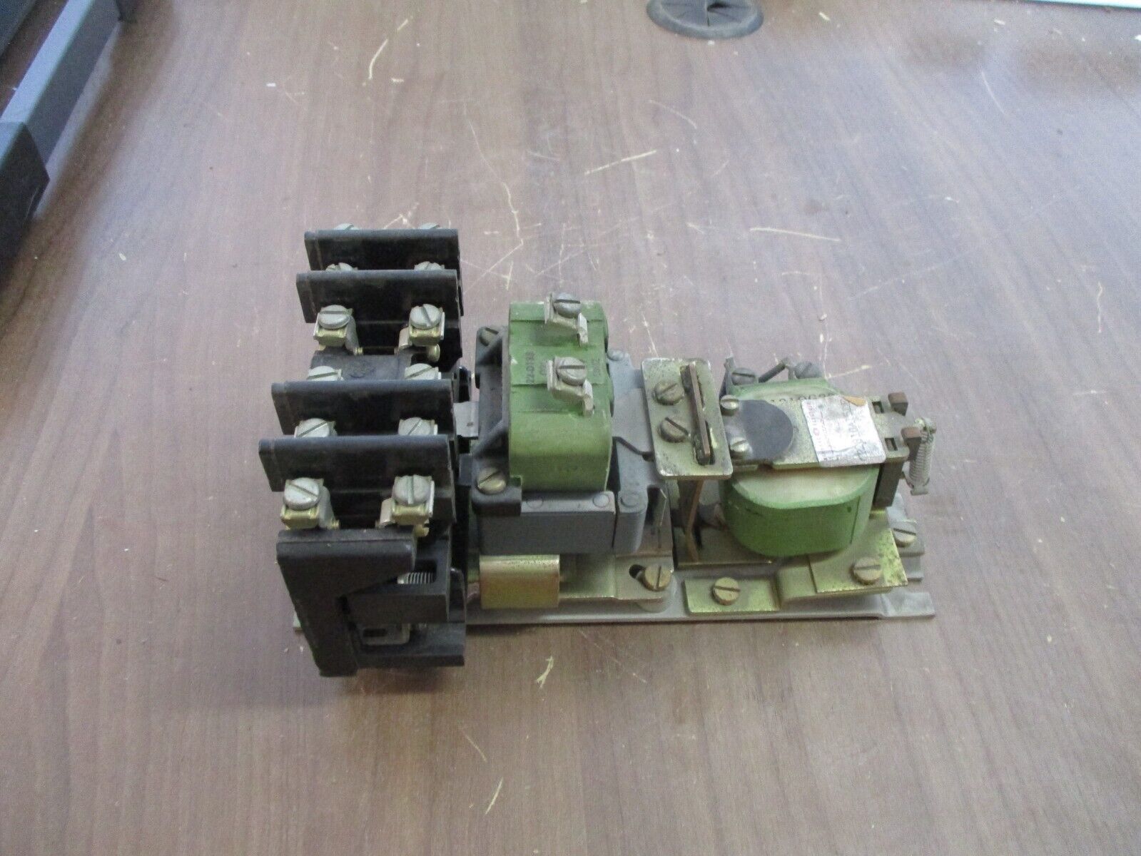 GE Machine Tool Relay CR2810A15DE 120V Coil Used