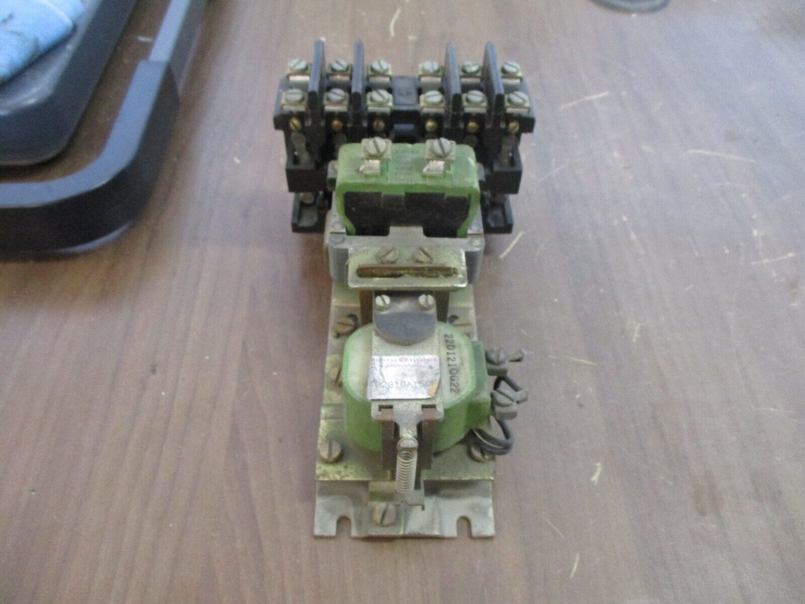 GE Machine Tool Relay CR2810A15DE 120V Coil Used