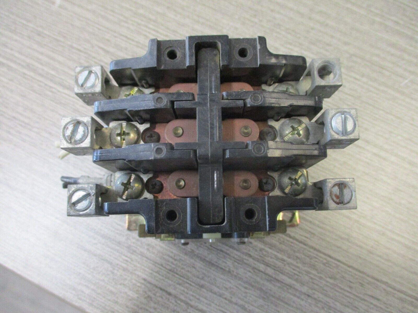 Fumas Definite Purpose Contactor 42CE35AFGC139 Ser.B 120 V Coil 40A 600V Used.