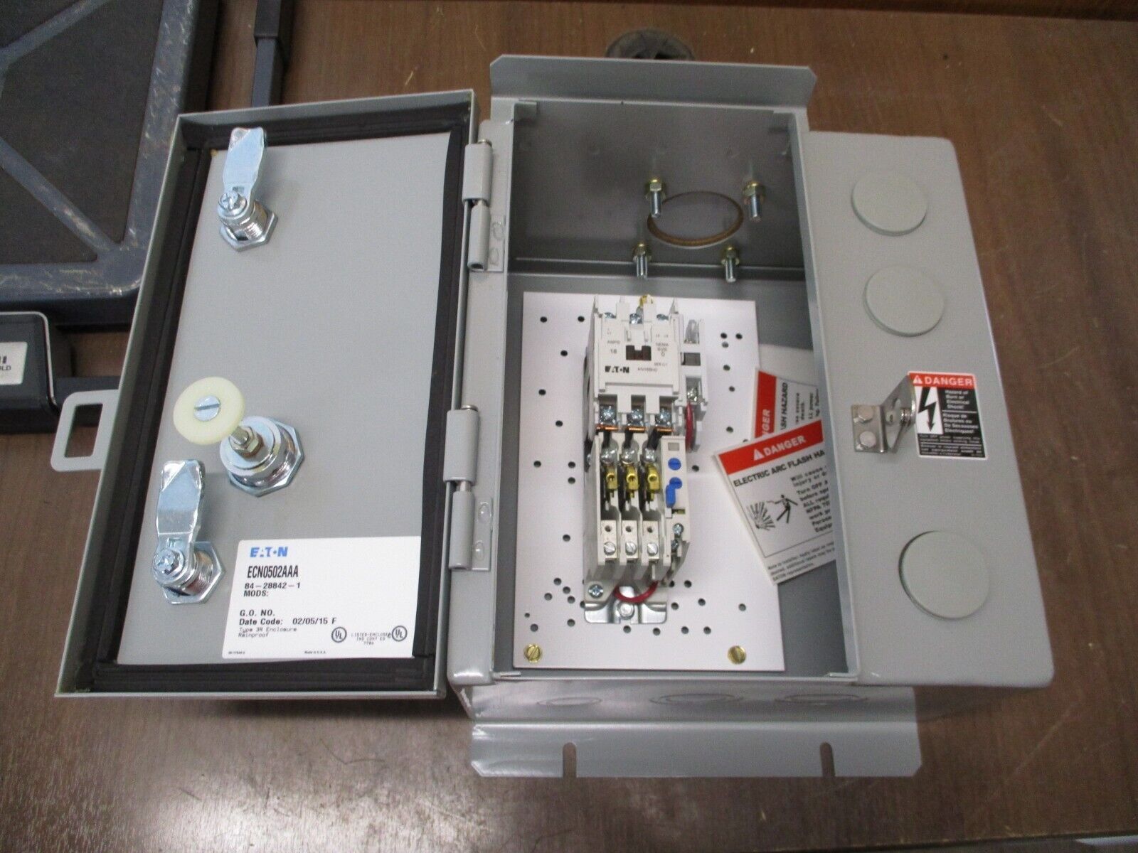 Eaton Enclosed Size 0 Starter ECN0502AAA Mods: 84-28842-1 120V Coil New Surplus