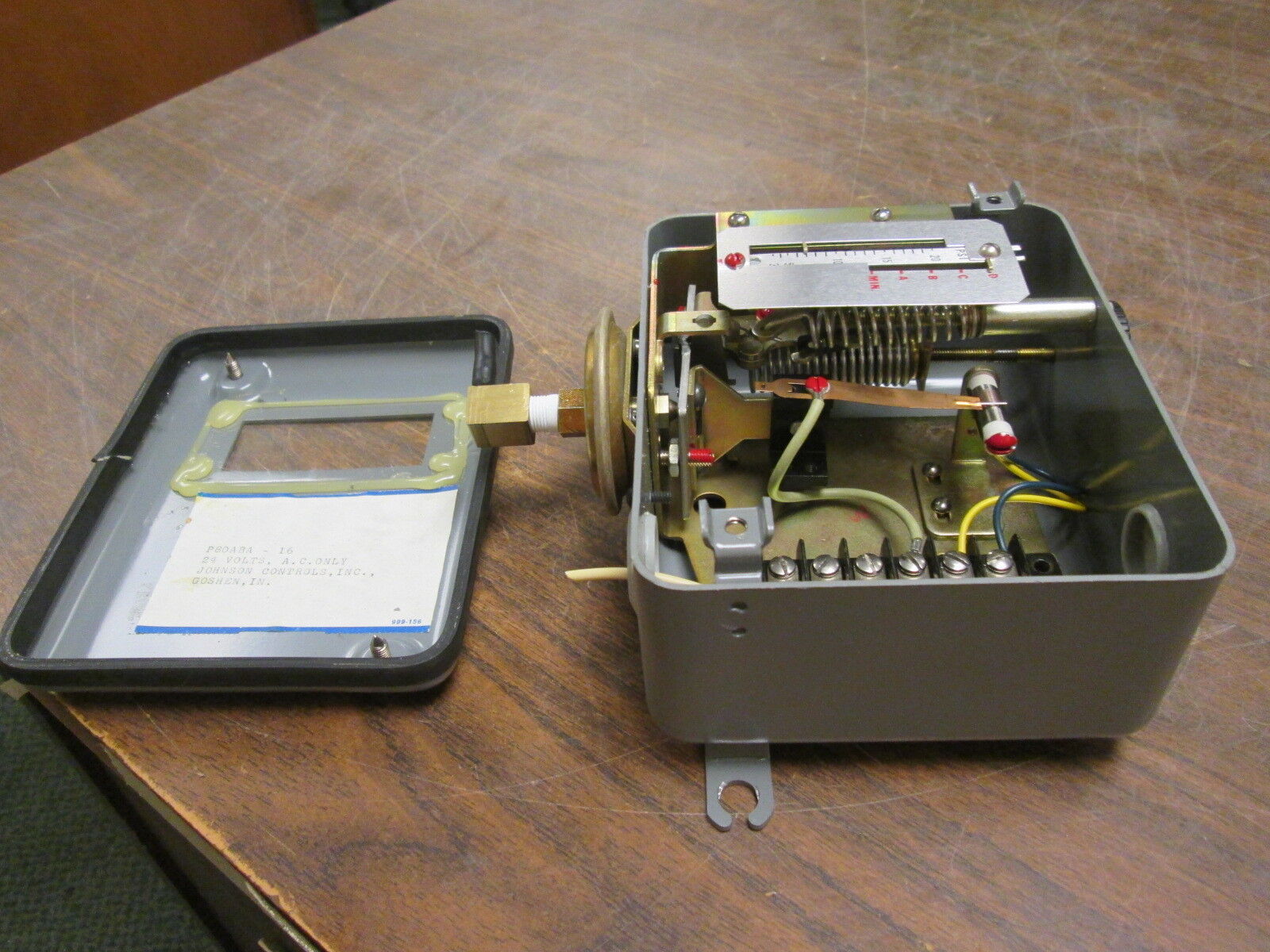 Johnson Controls Pressure Switch P80ABA-16 24VAC Used