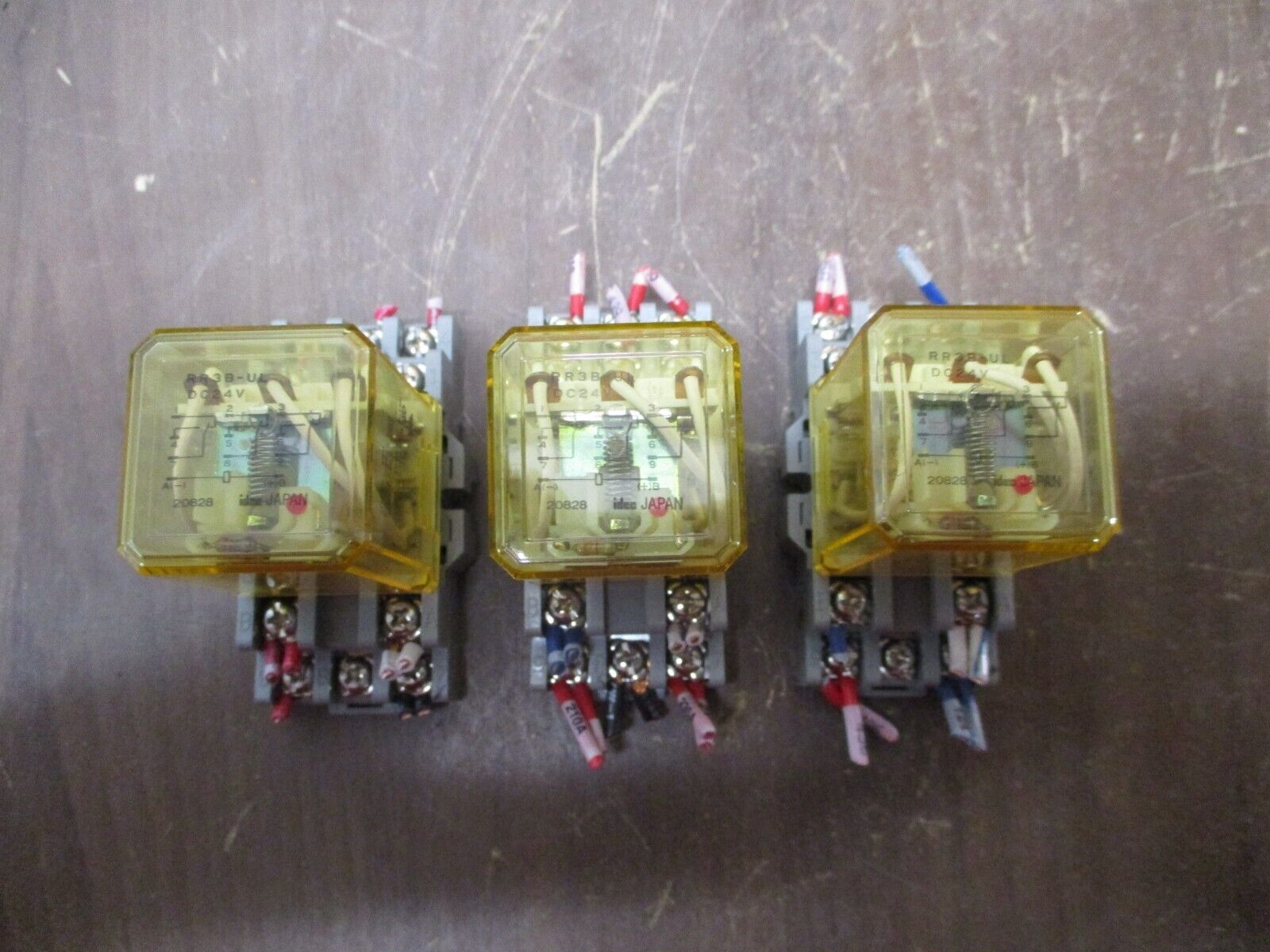 IDEC Relay RR3B-UL 24VDC w/ Base *Lot of 3* Used
