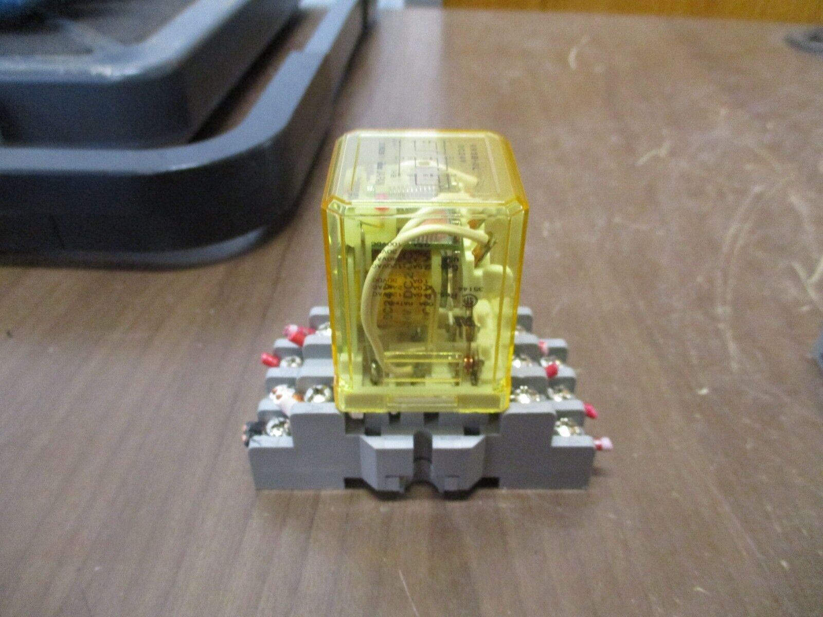 IDEC Relay RR3B-UL 24VDC w/ Base *Lot of 3* Used