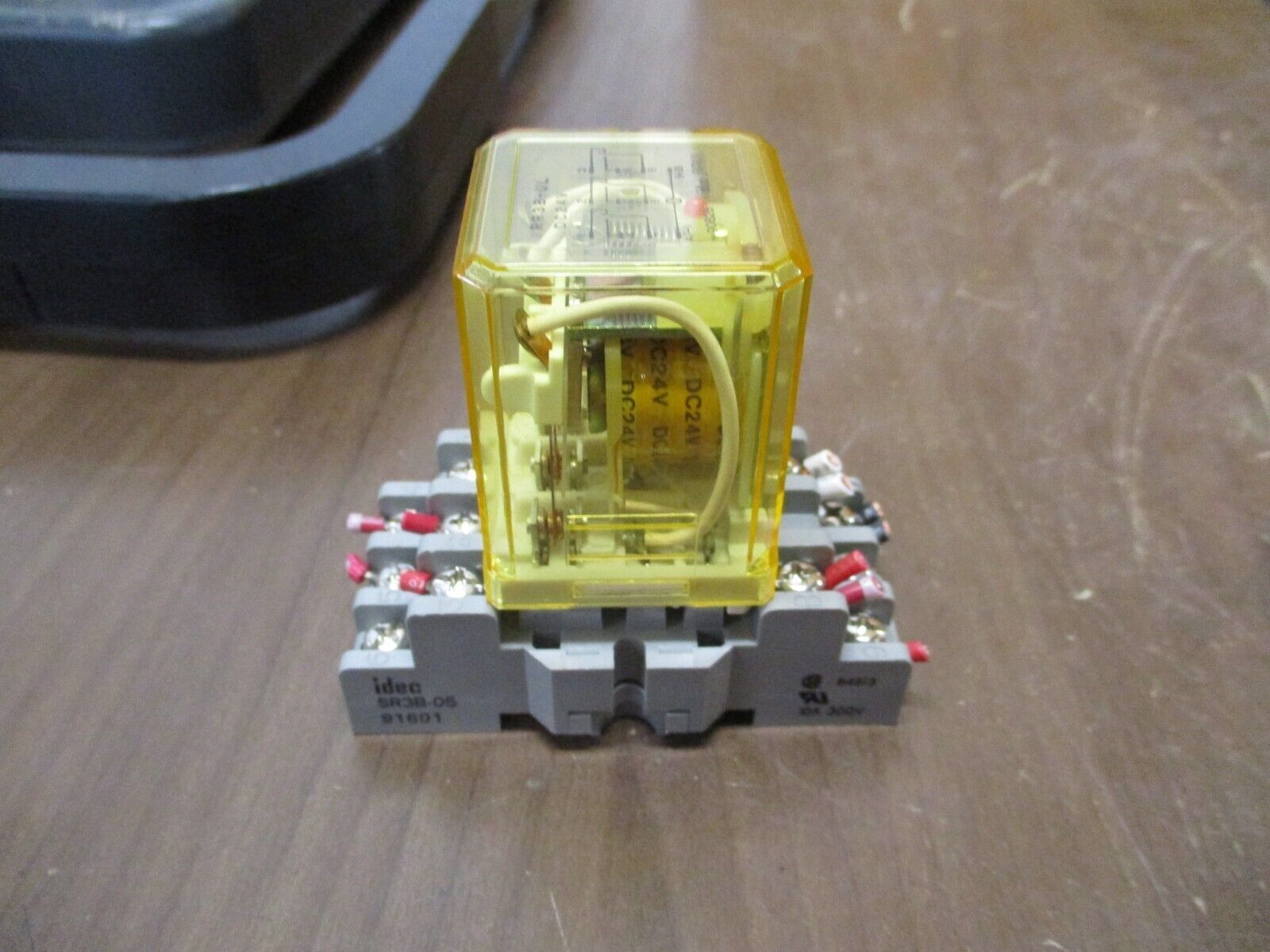 IDEC Relay RR3B-UL 24VDC w/ Base *Lot of 3* Used