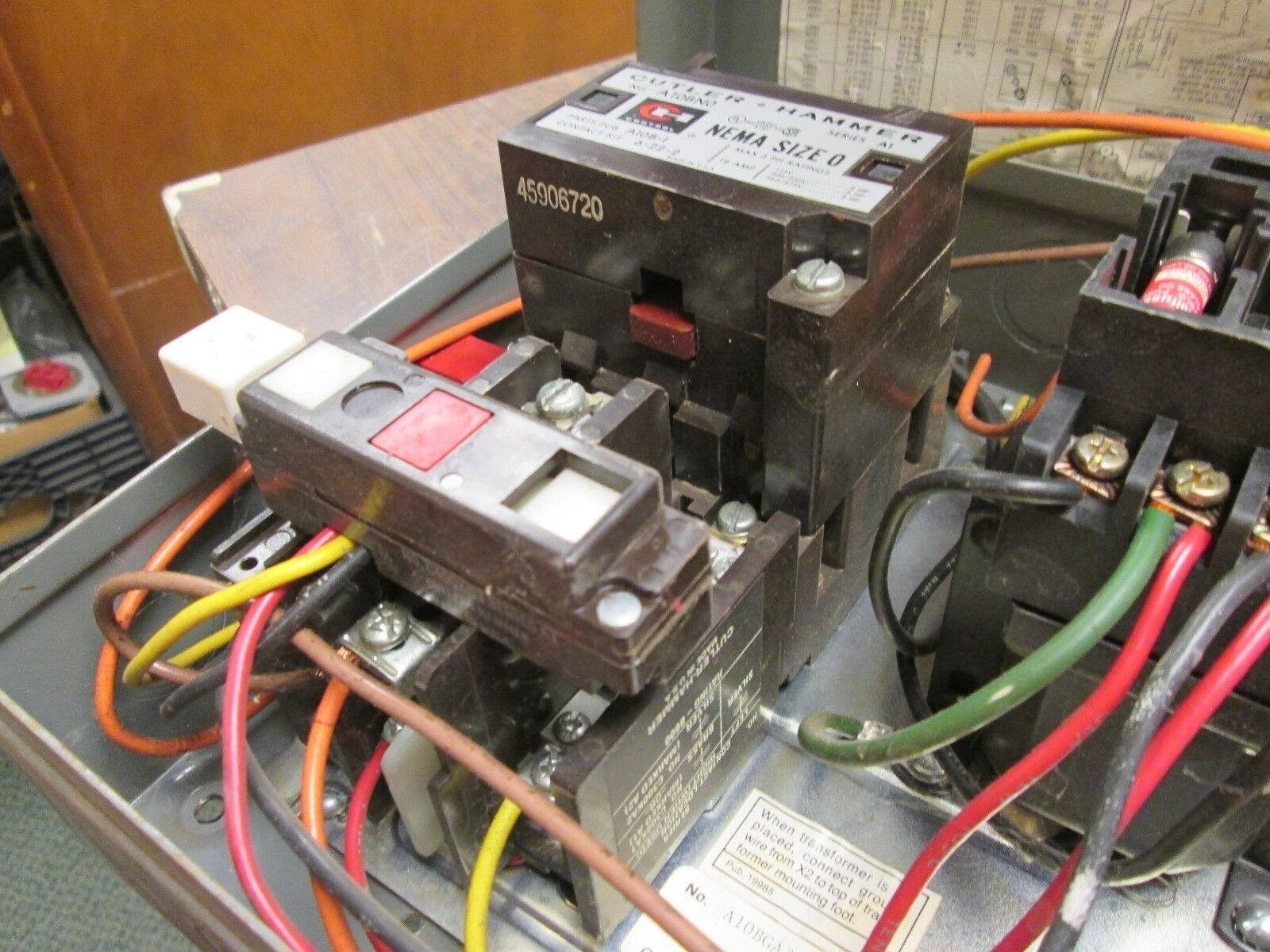 Cutler-Hammer Enclosed Starter A10BN0 Size 0 120V Coil Used