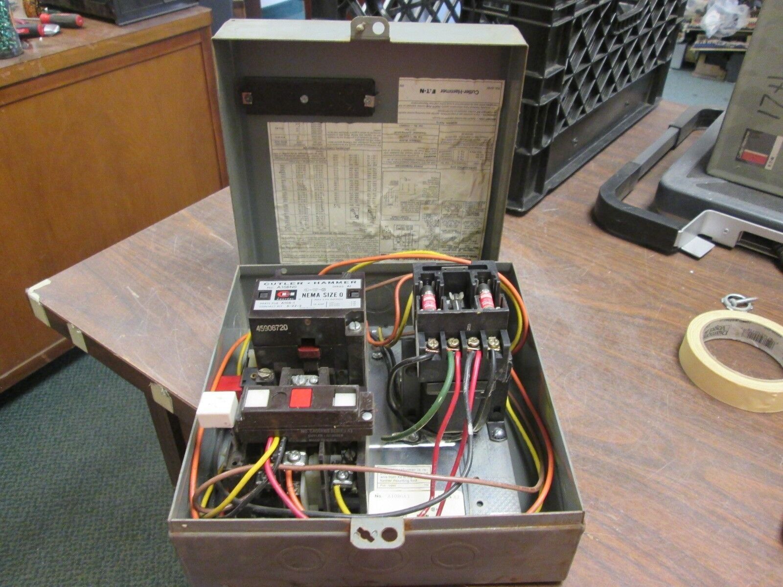 Cutler-Hammer Enclosed Starter A10BN0 Size 0 120V Coil Used