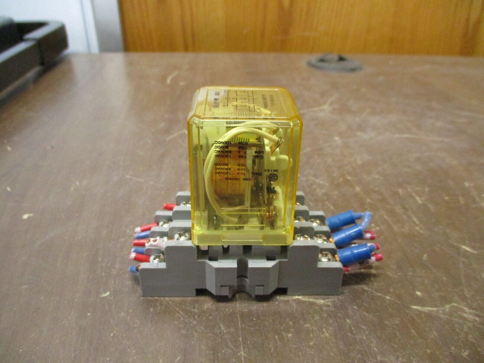 IDEC Relay RR3B-UL 120V Coil w/ Base *Lot of 2* Used