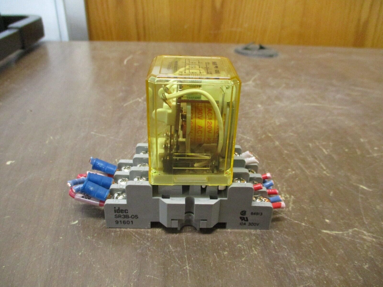 IDEC Relay RR3B-UL 120V Coil w/ Base *Lot of 2* Used