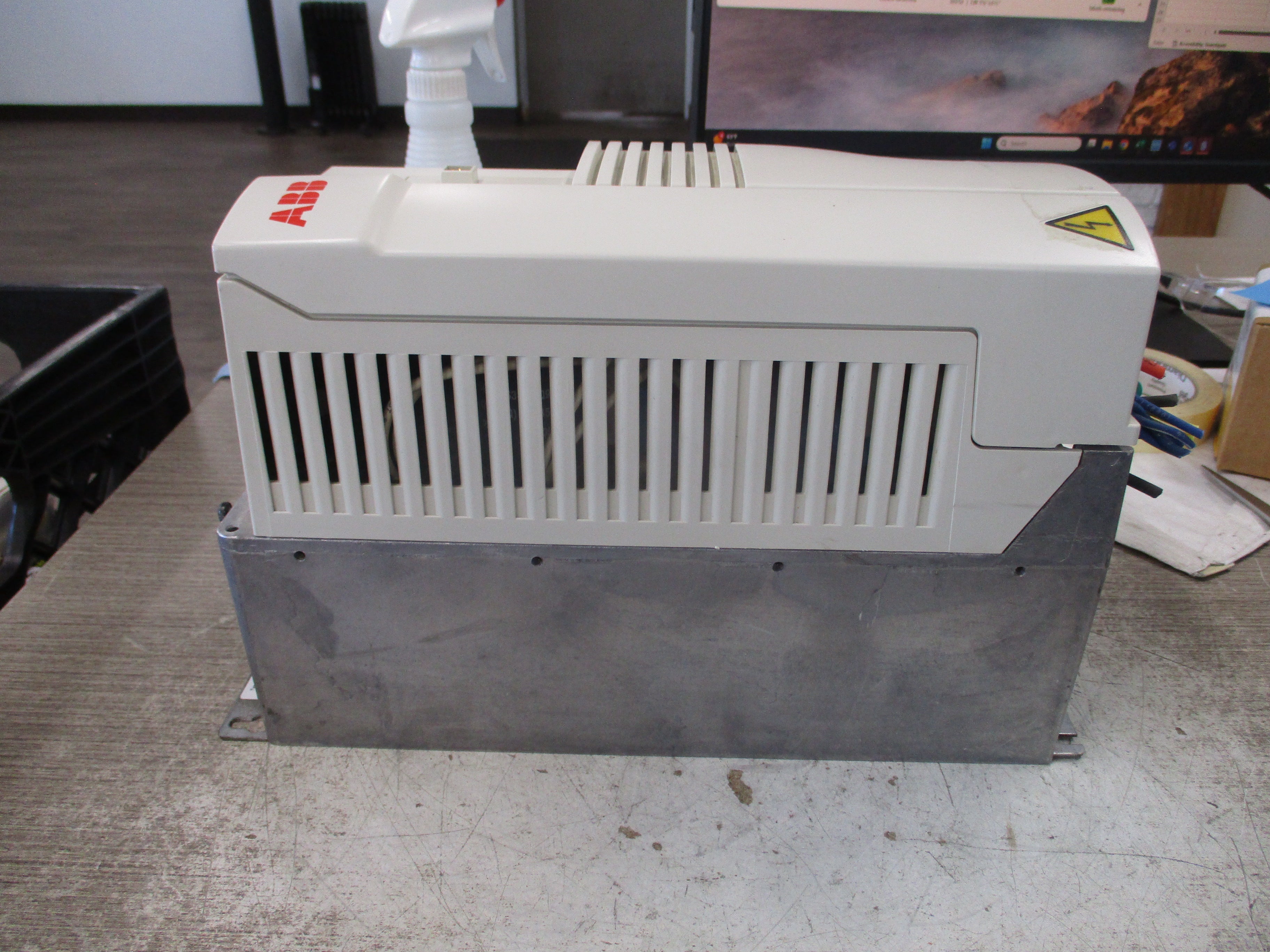 ABB ACH401 AC Drive ACH401C00432 3HP 3Ph *No Keypad* *Broken Cover Latch* Used