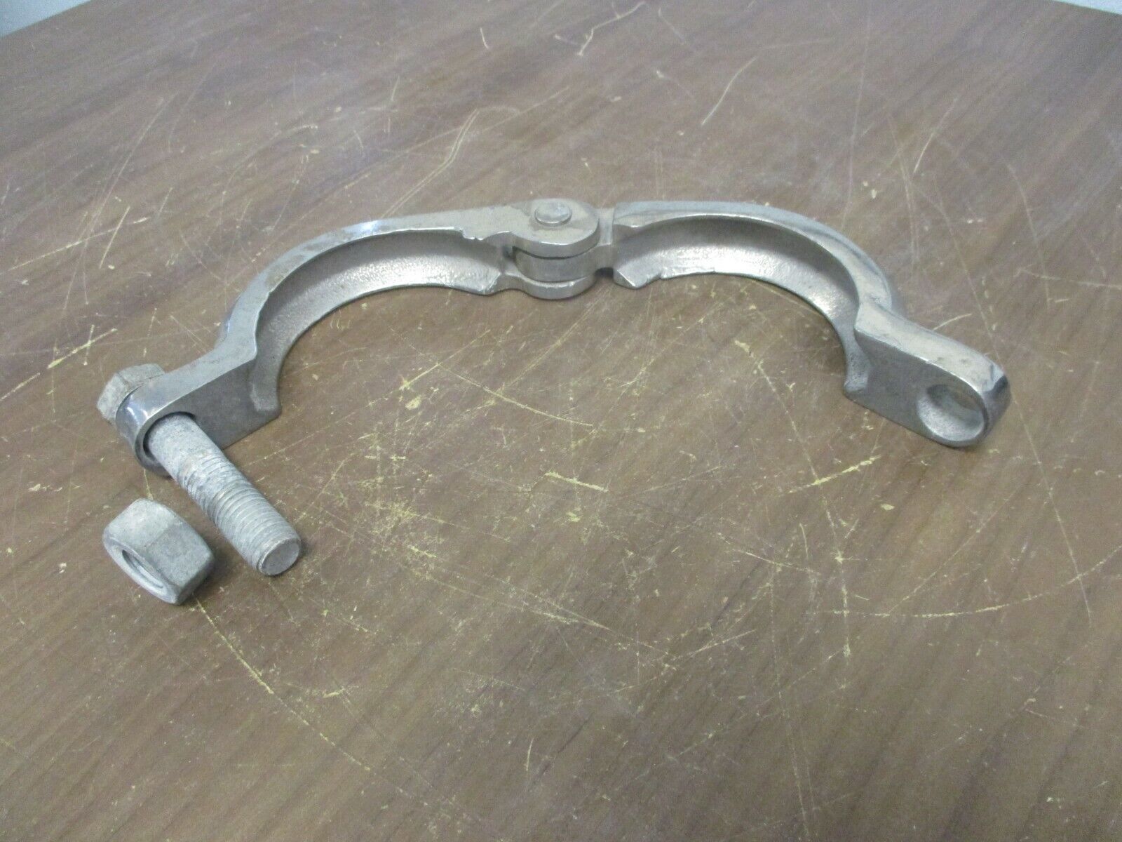 Misc. Brand Hinged Split-Ring Clamp Size: 3" Used