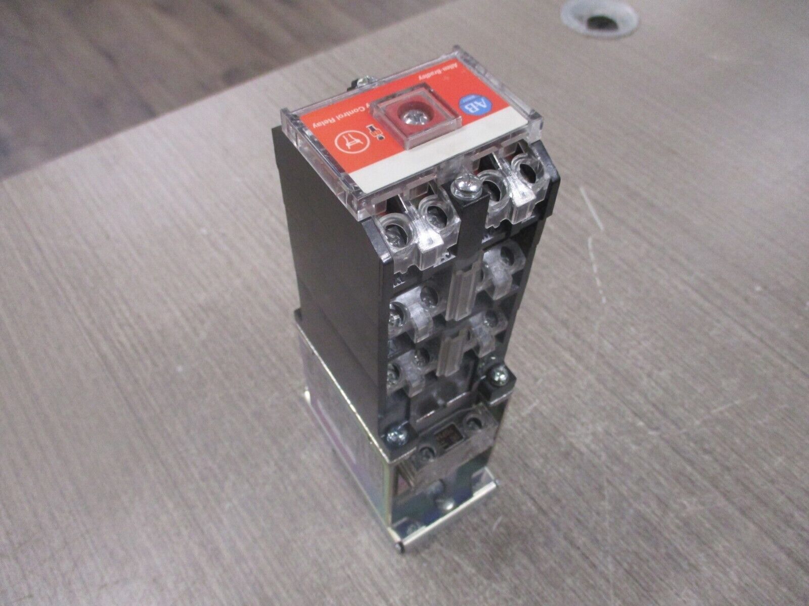 Allen-Bradley Safety Control Relay 700S-DCP1020DZ24 Ser. E 24VDC Coil Used