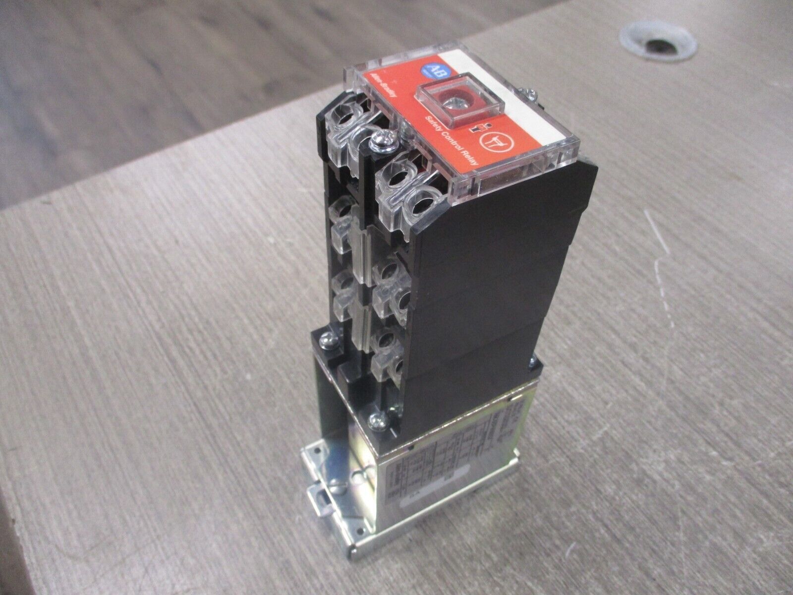 Allen-Bradley Safety Control Relay 700S-DCP1020DZ24 Ser. E 24VDC Coil Used