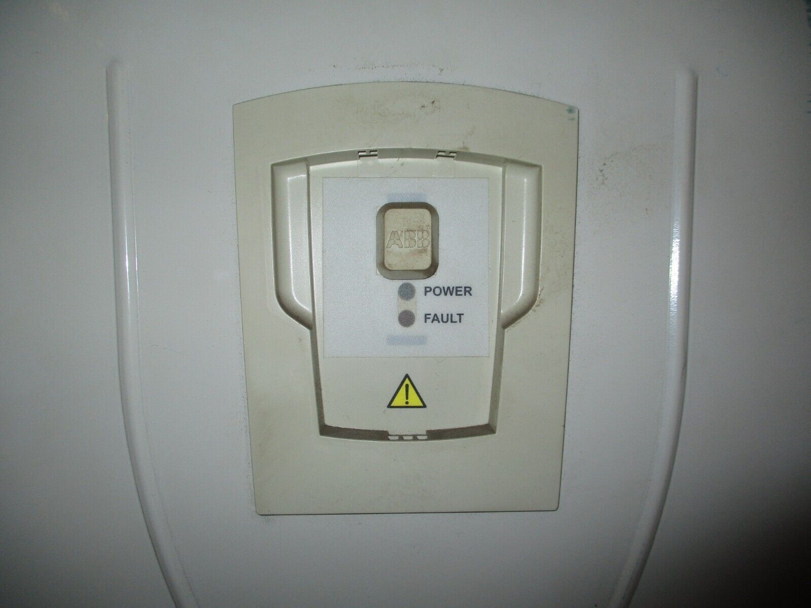 ABB ACS550 AC Drive ACS550-U2-245A-4 200HP 3Ph w/ Keypad Used