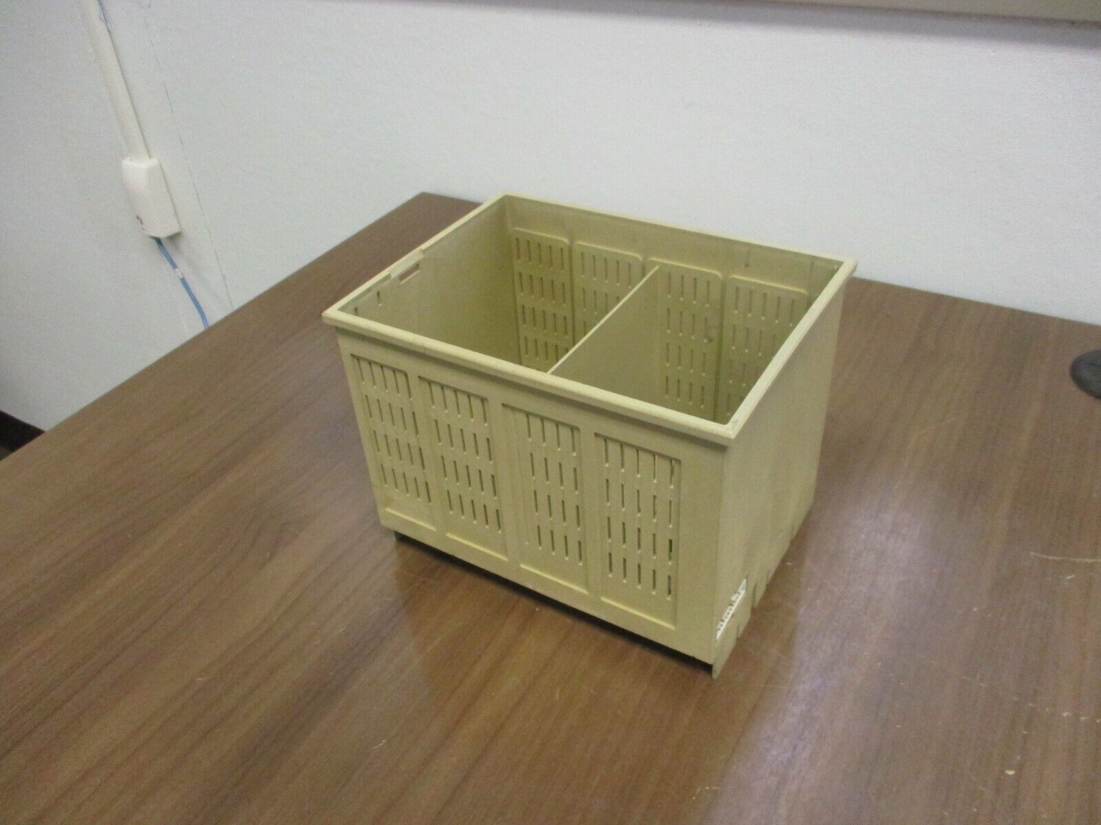 Honeywell Card Housing XH561 HW V1.2 24V 47-63Hz Used