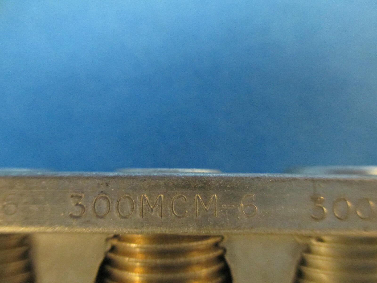 CMC Neutral Bar NA-300, (6) 300MCM Terminals