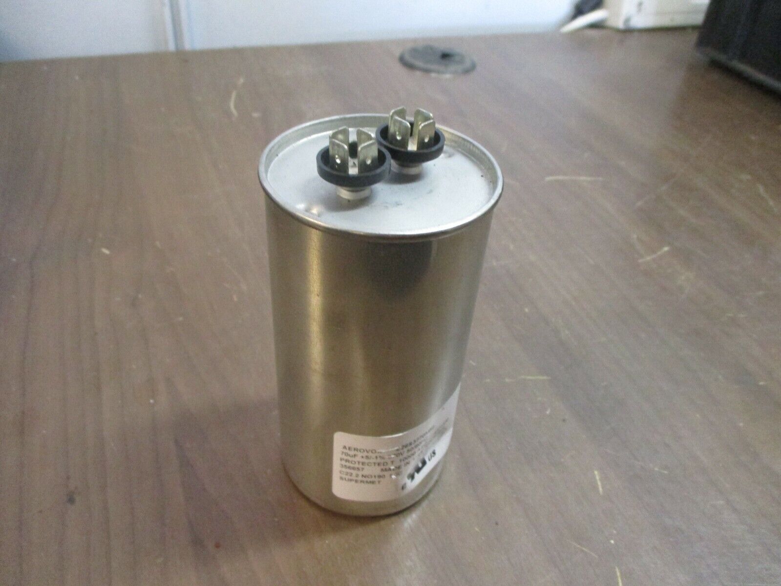 Aerovox Capacitor Z26S3770M58 70uF 370V 50/60Hz Used