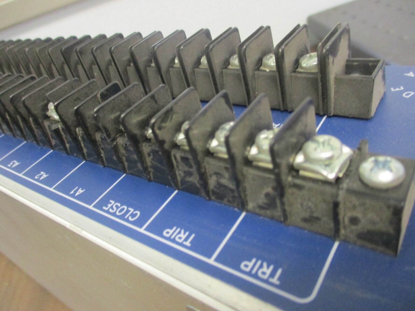 SEL Model SEL-251-2 Distribution Relay 251002-2556UVGB Power Supply: 24/48VDC