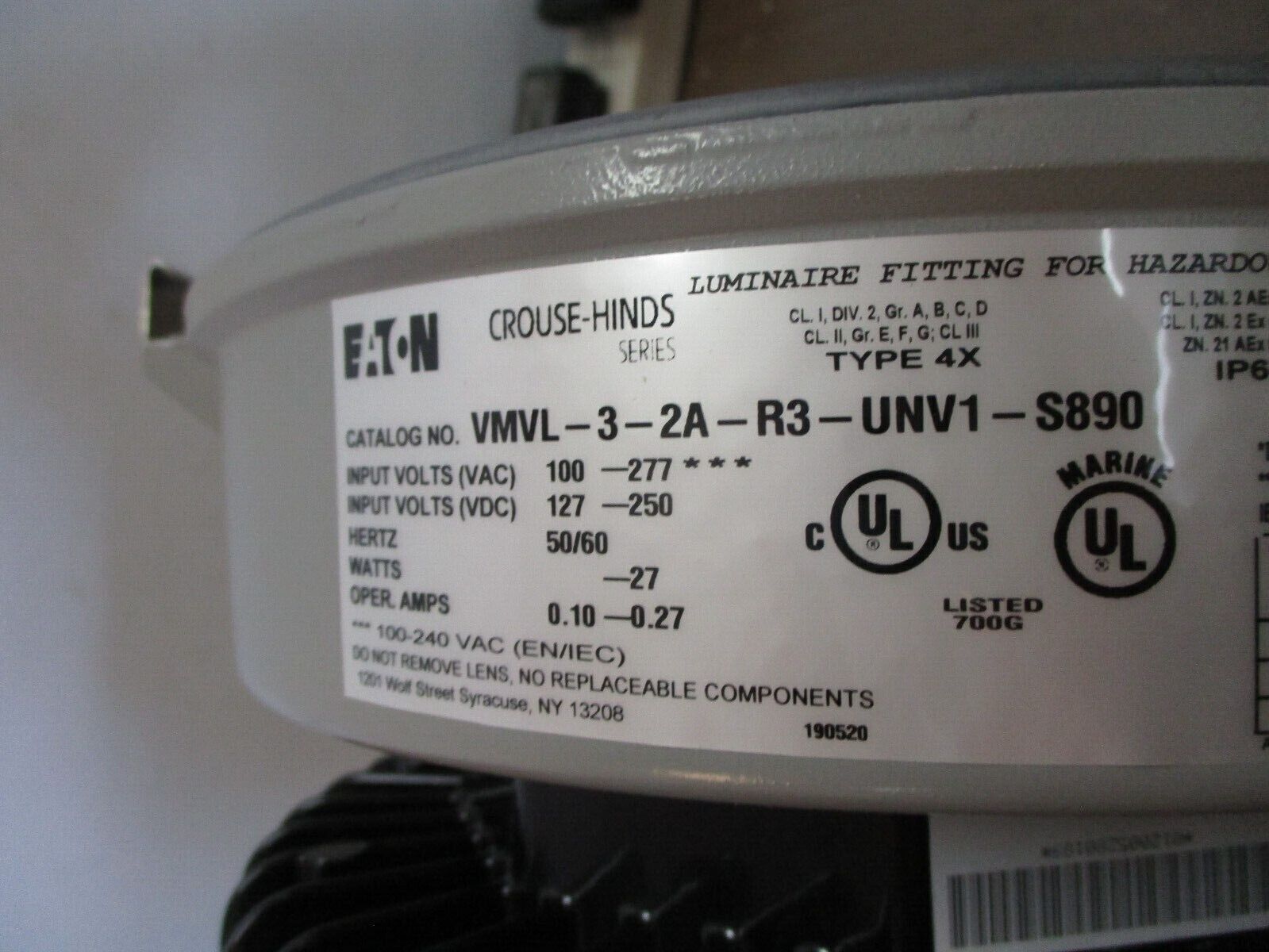 Eaton CHAMP Series Explosion Proof Luminaire Fitting VMVL-3-2A-R3-UNV1-S890 LED