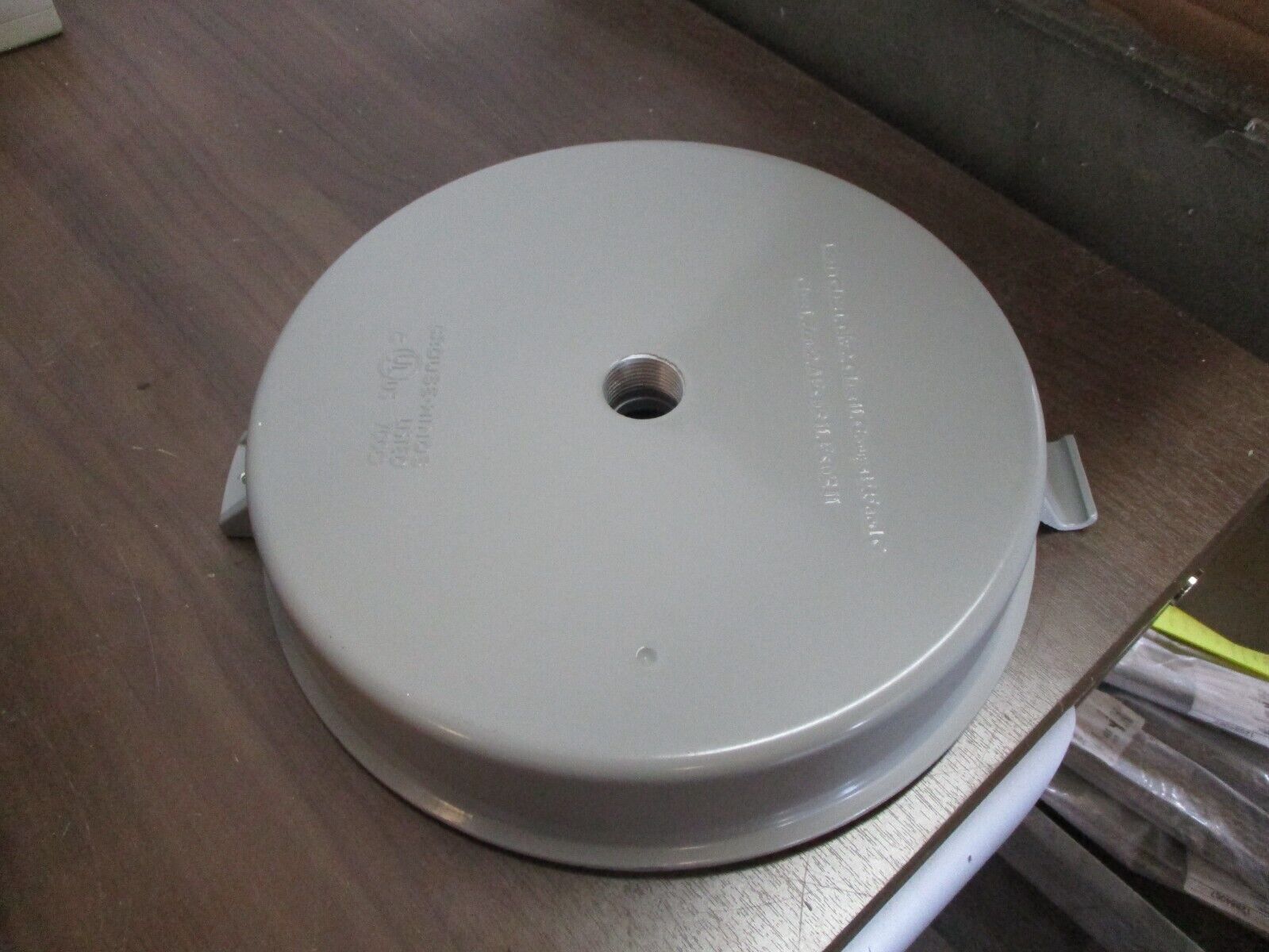 Eaton CHAMP Series Explosion Proof Luminaire Fitting VMVL-3-2A-R3-UNV1-S890 LED