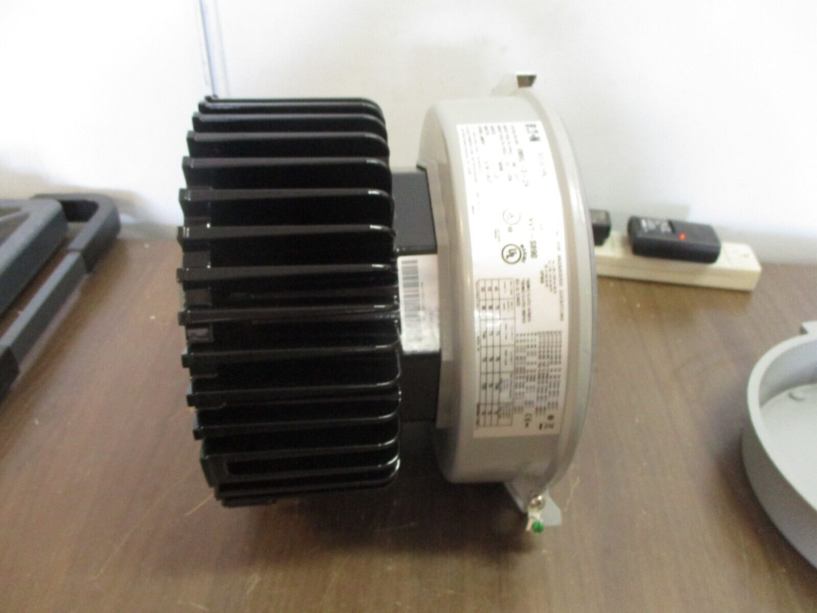 Eaton CHAMP Series Explosion Proof Luminaire Fitting VMVL-3-2A-R3-UNV1-S890 LED