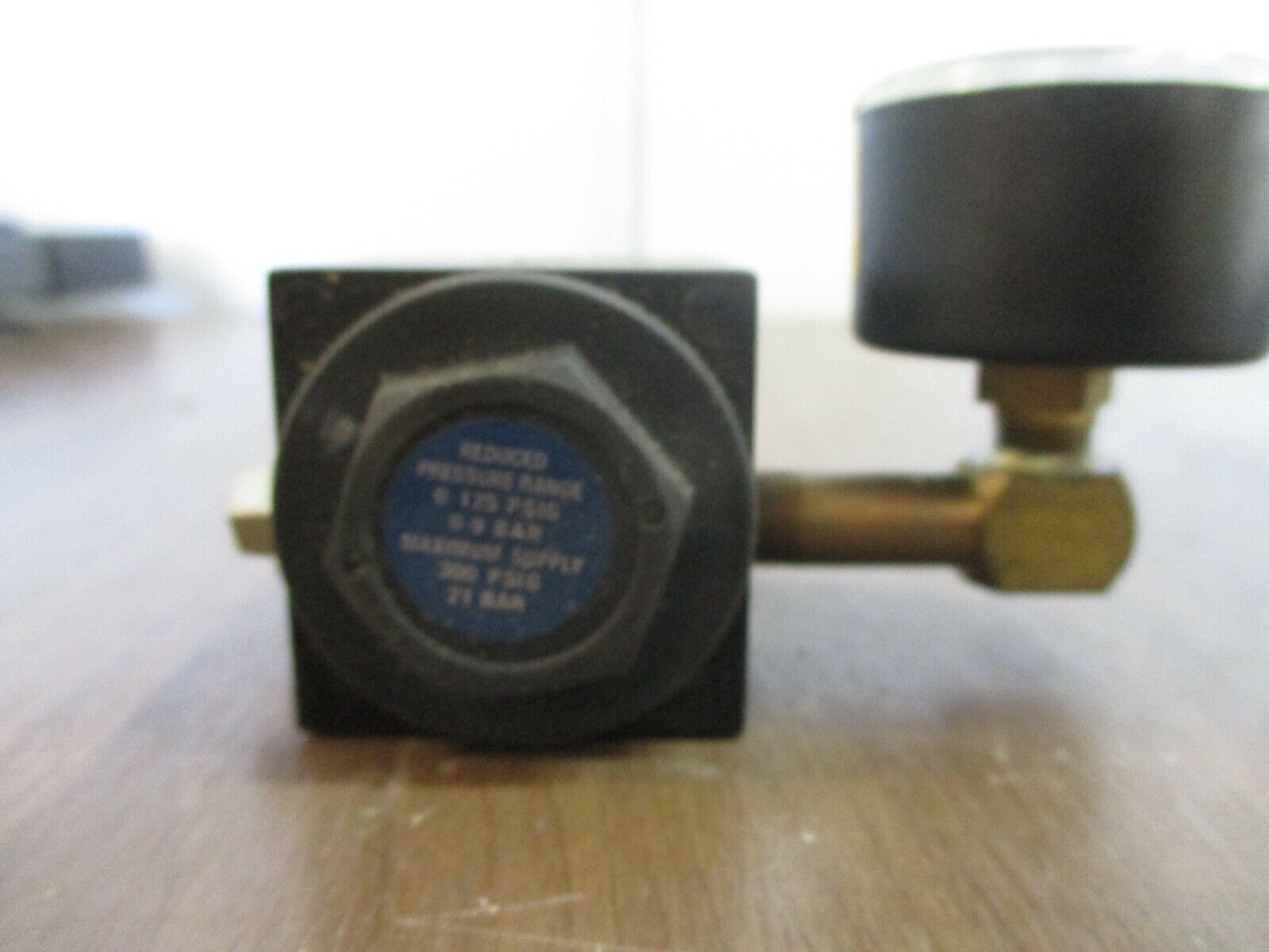 Graco J11 Air Regulator w/ Pressure Gauge 110341 Used