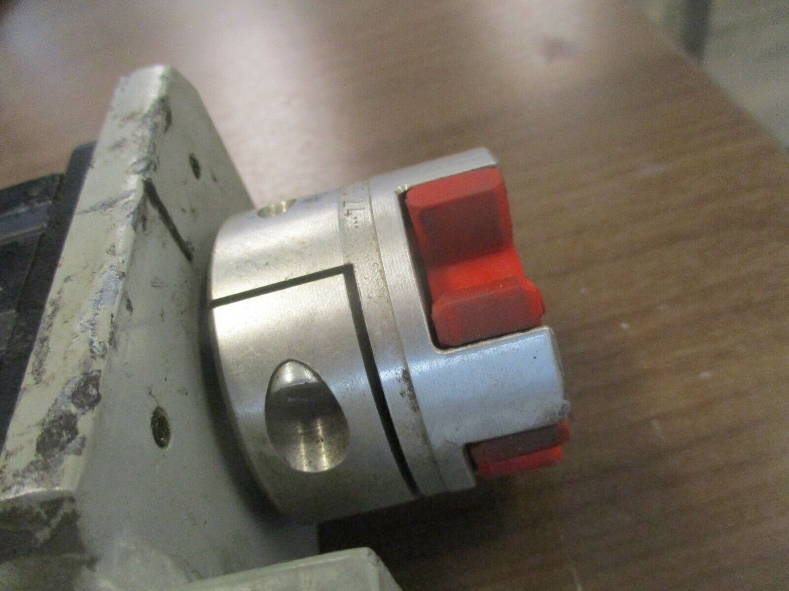 Allen-Bradley Kinetix AC Servo Motor MPL-B220T-VJ42AA 0.62KW Ser. A Used