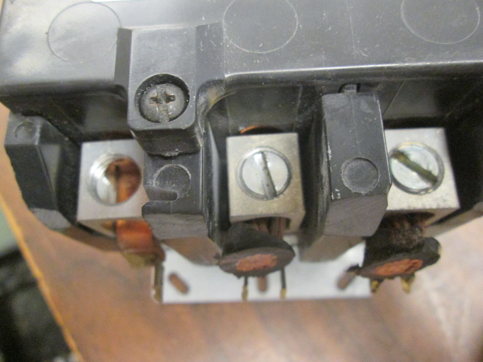 Siemens Contactor 42FE35AF106 120V Coil *Missing Lug* *Broken Clips* Used