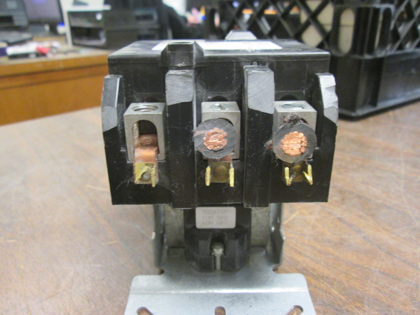 Siemens Contactor 42FE35AF106 120V Coil *Missing Lug* *Broken Clips* Used
