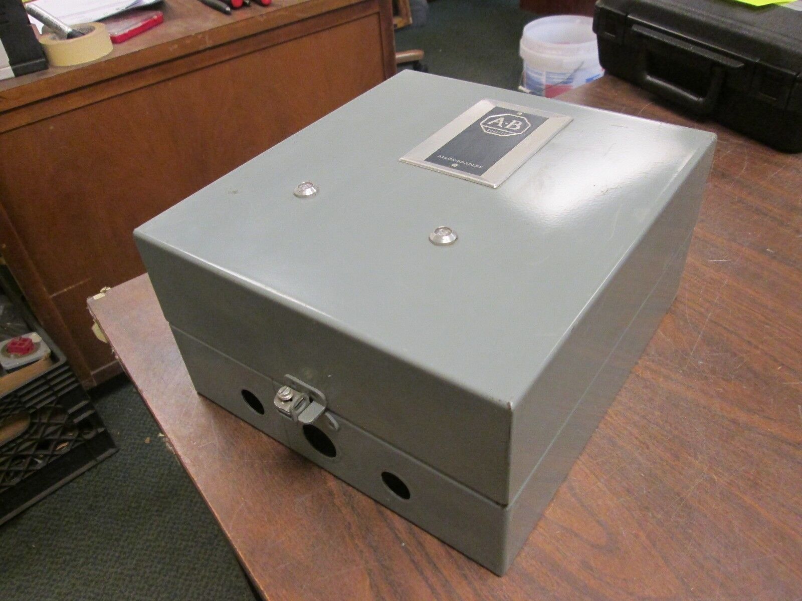 Allen-Bradley Enclosed Starter 520E-A0B 115-120V Coil Size 0 18A Used