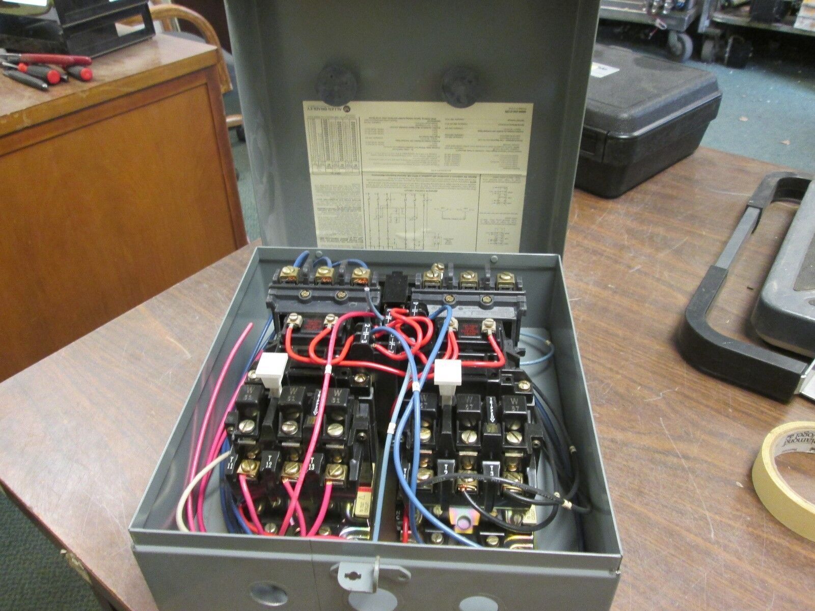Allen-Bradley Enclosed Starter 520E-A0B 115-120V Coil Size 0 18A Used
