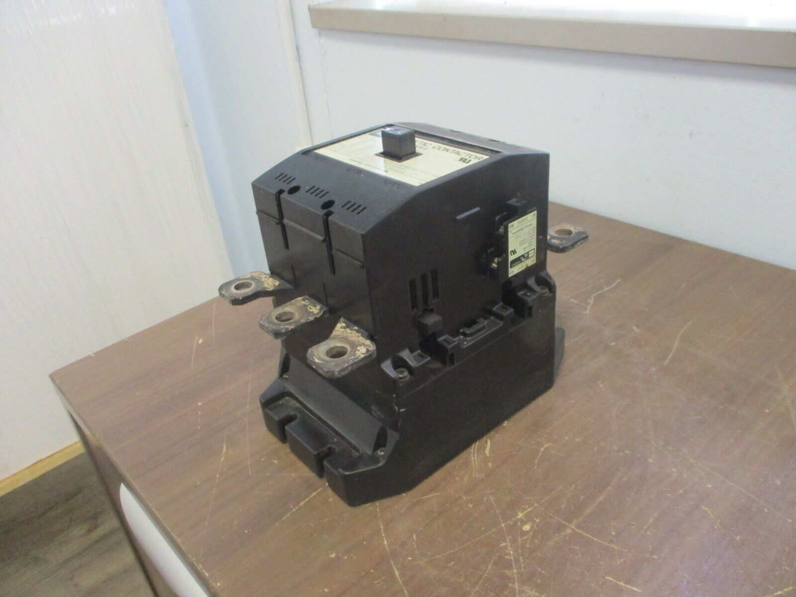 Toshiba Contactor C300A-E 100-240VAC/100-220VDC Coil 280A 600V Used