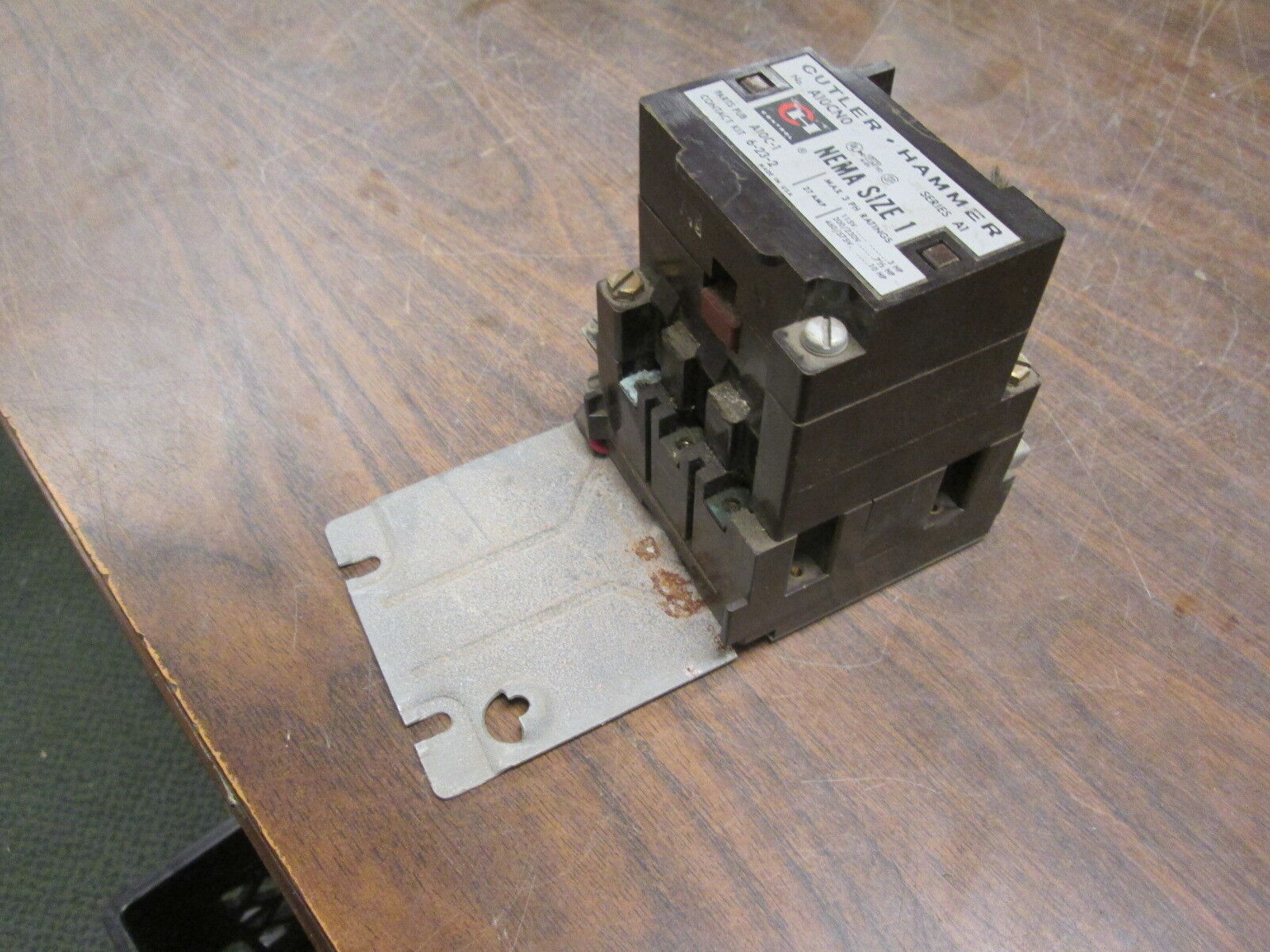 Cutler-Hammer Size 1 Contactor A10CN0 120V Coil 27A Used