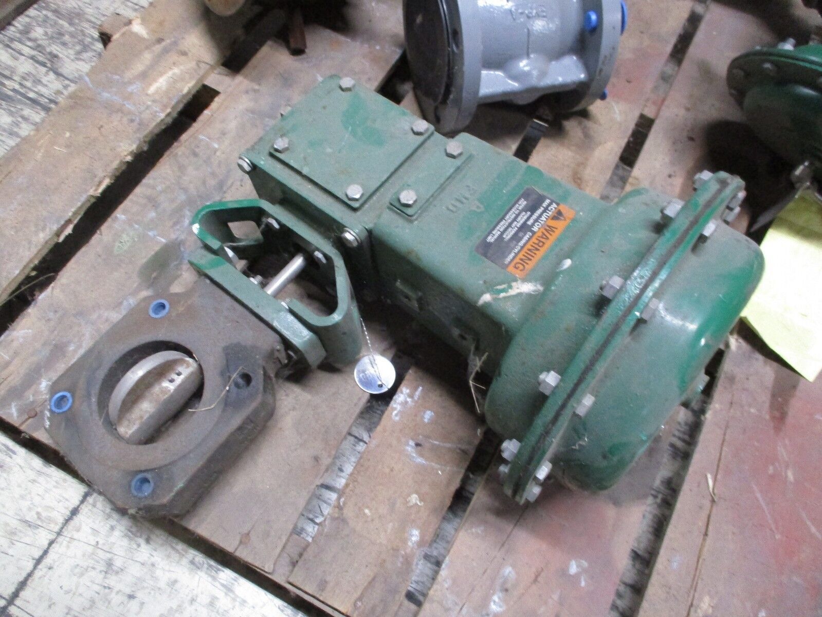 Fisher Diaphragm Control Valve 1052 / 8560 Size 33 / 3" Used