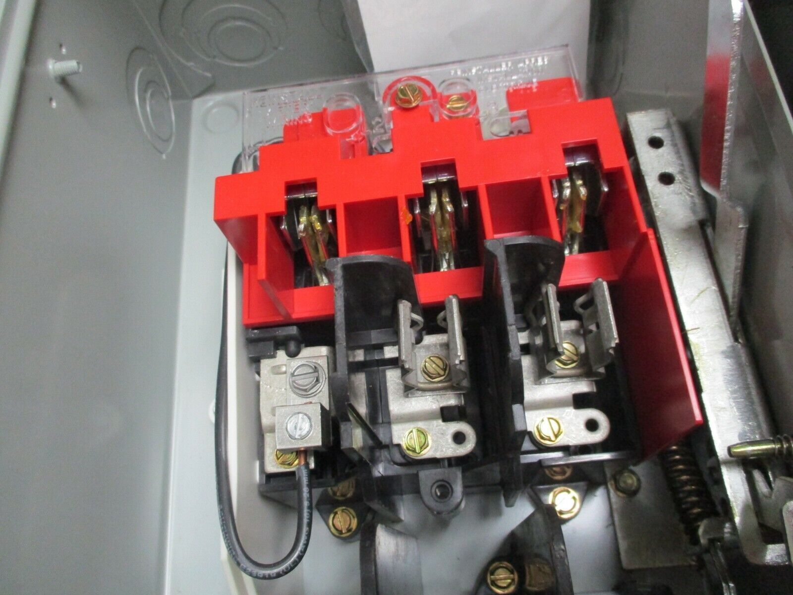 Eaton Fusible Safety Switch / Disconnect DH261NGK 30A 600V 3W New Surplus