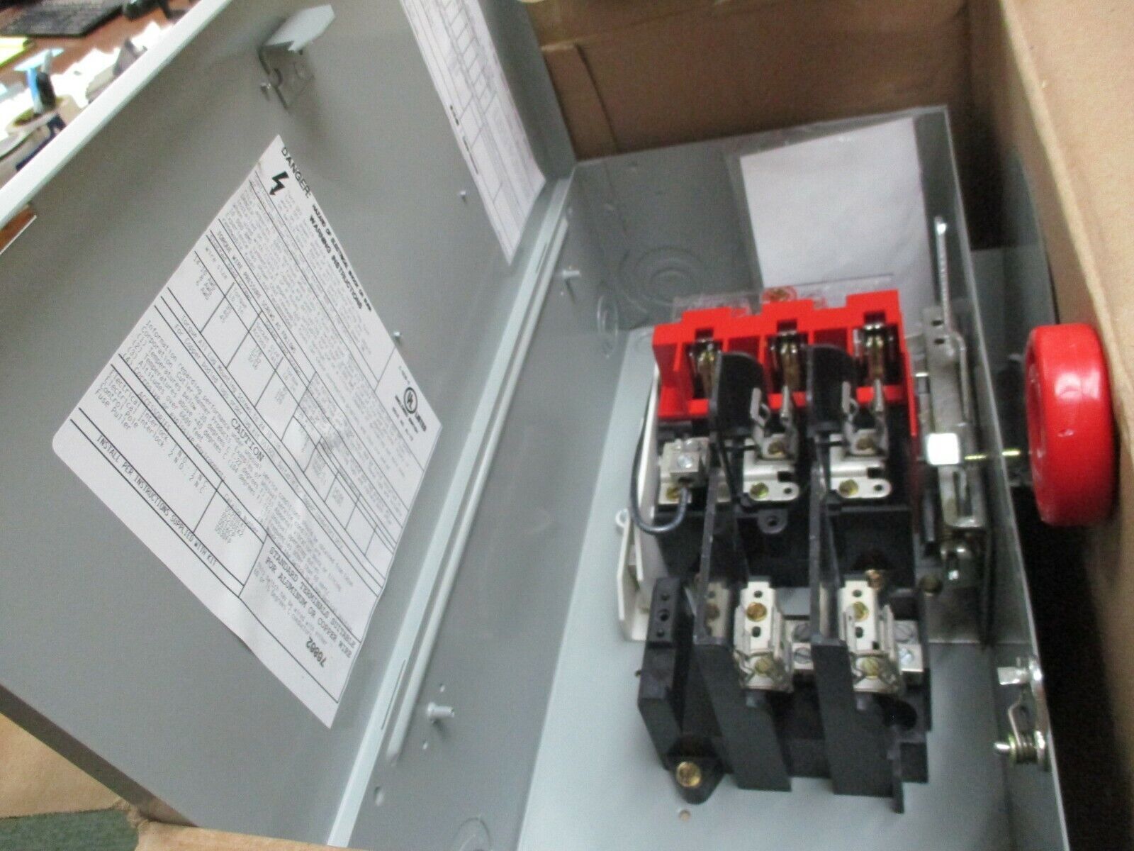 Eaton Fusible Safety Switch / Disconnect DH261NGK 30A 600V 3W New Surplus