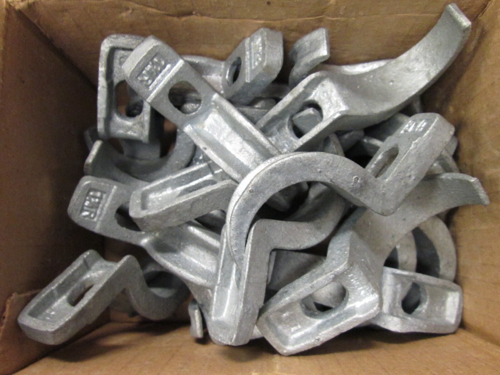 Oz-Gedney 1-Hole Pipe Straps 14-125G Size 1-1/4" *Box of 25* New Surplus