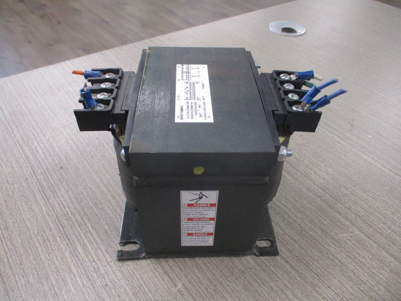 Square D Transformer 9070T1000D1 1KVA Pri:240/480 Sec: 120V Used