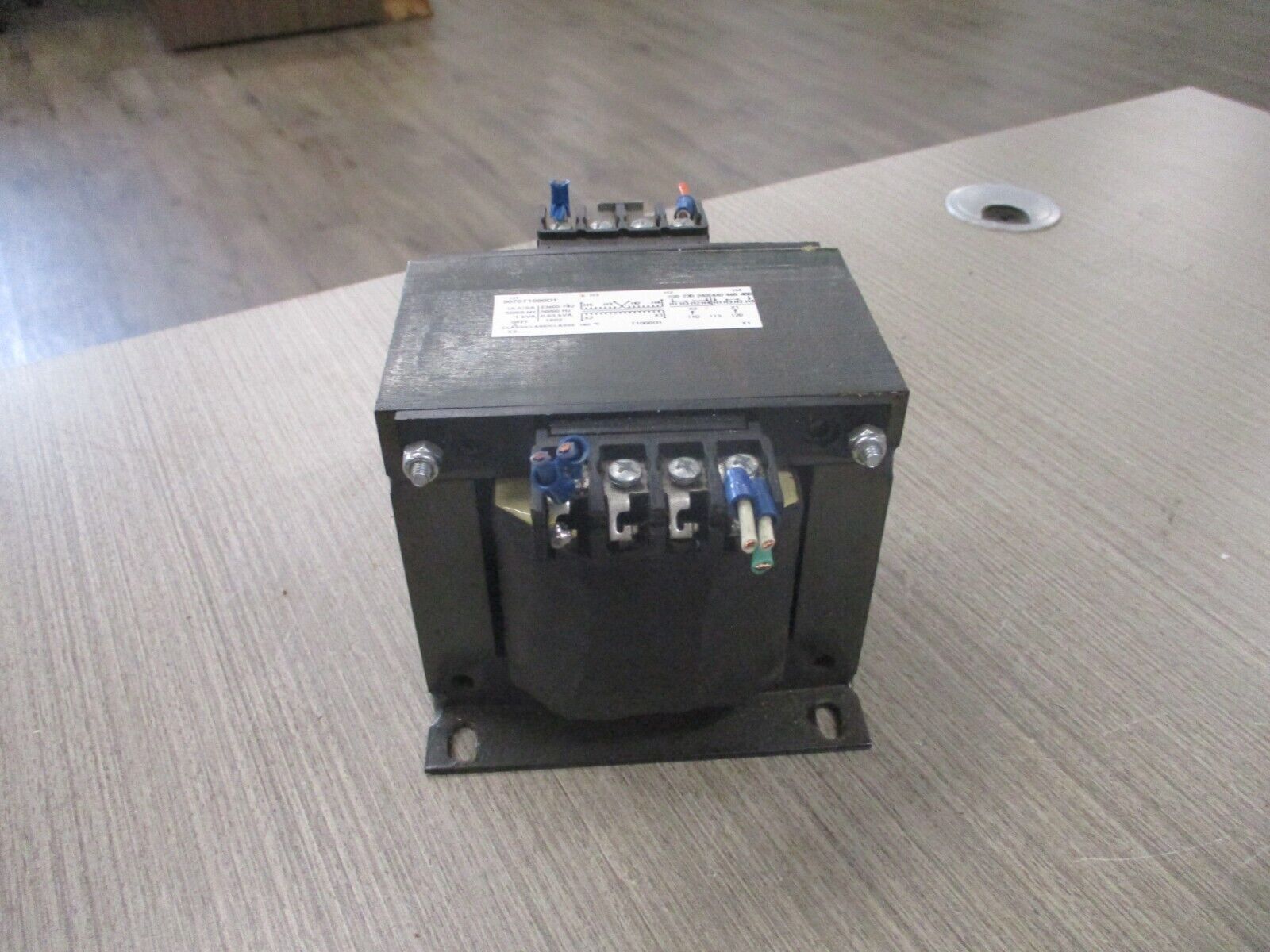 Square D Transformer 9070T1000D1 1KVA Pri:240/480 Sec: 120V Used