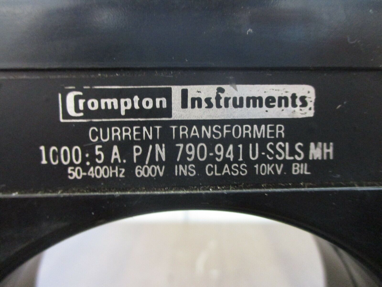 Crompton Current Transformer 790-941 U-SSLS MH Ratio 1000:5A 600V 50-400Hz Used