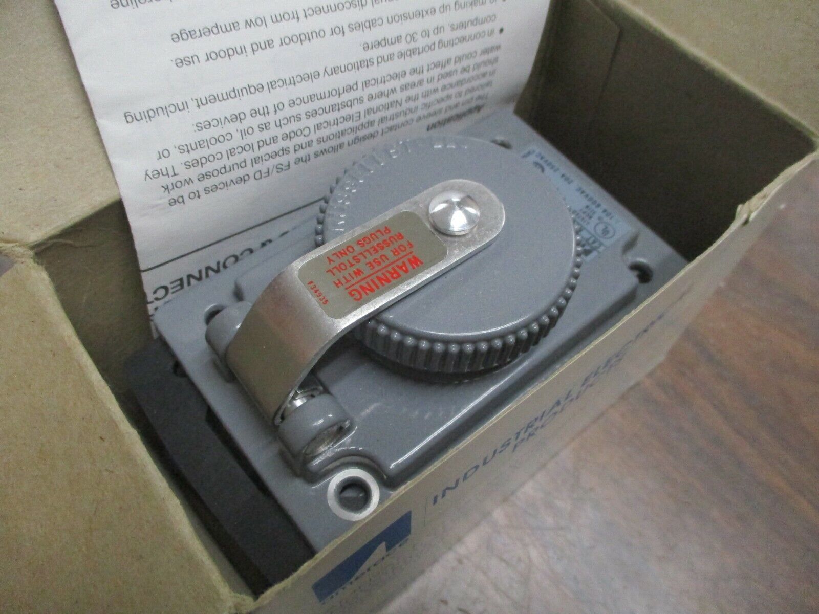 Russellstoll Receptacle 3743 10/20A 250/600V 2W 3P New Surplus