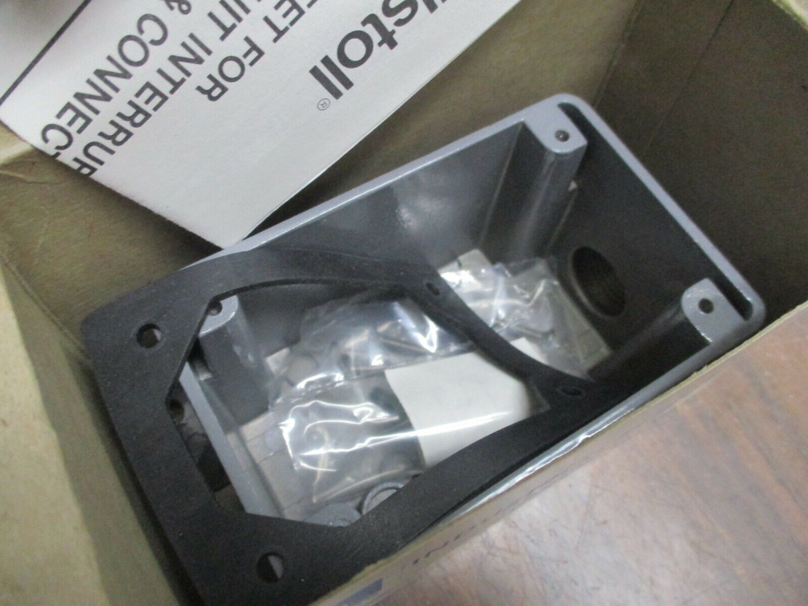 Russellstoll Receptacle 3743 10/20A 250/600V 2W 3P New Surplus