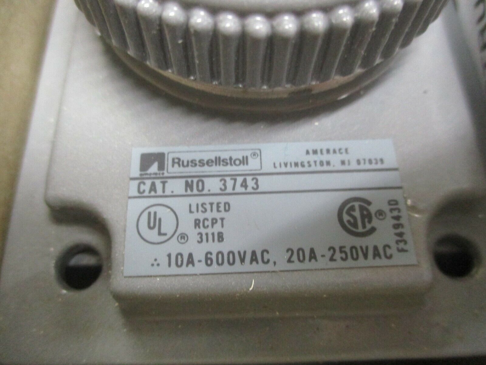 Russellstoll Receptacle 3743 10/20A 250/600V 2W 3P New Surplus