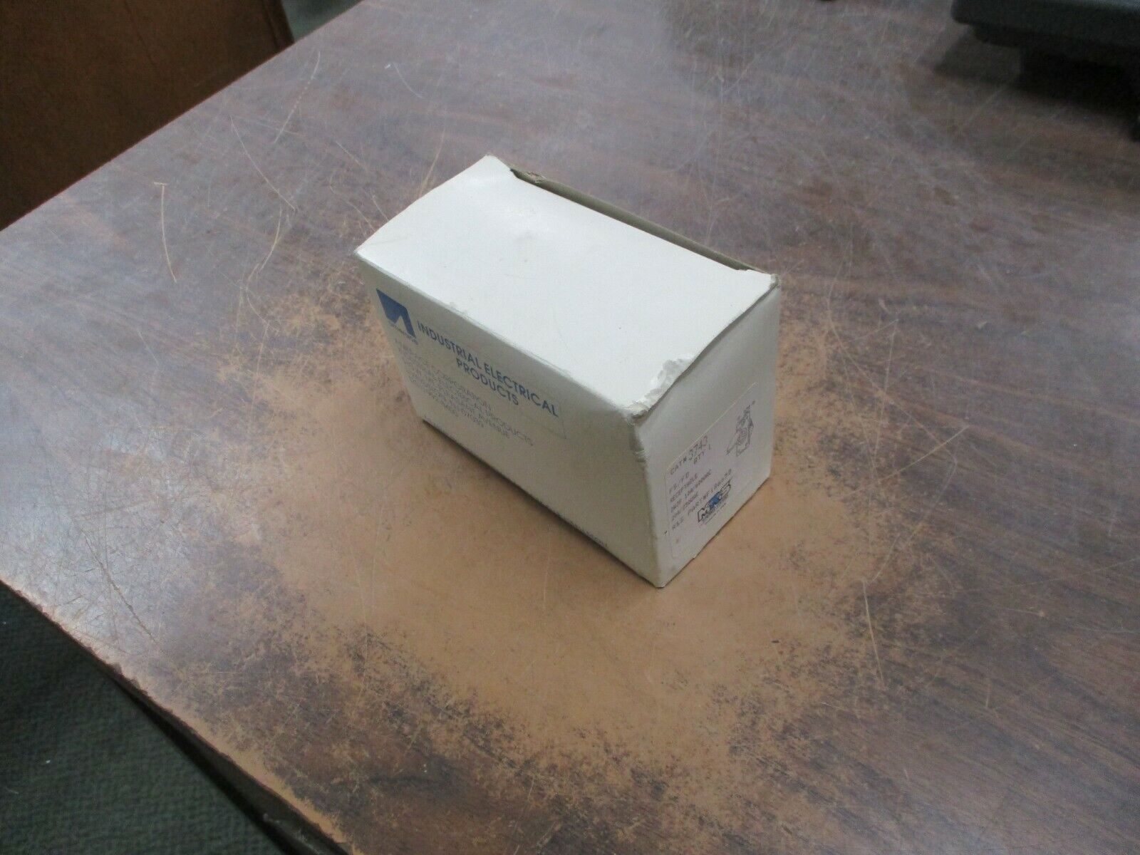 Russellstoll Receptacle 3743 10/20A 250/600V 2W 3P New Surplus