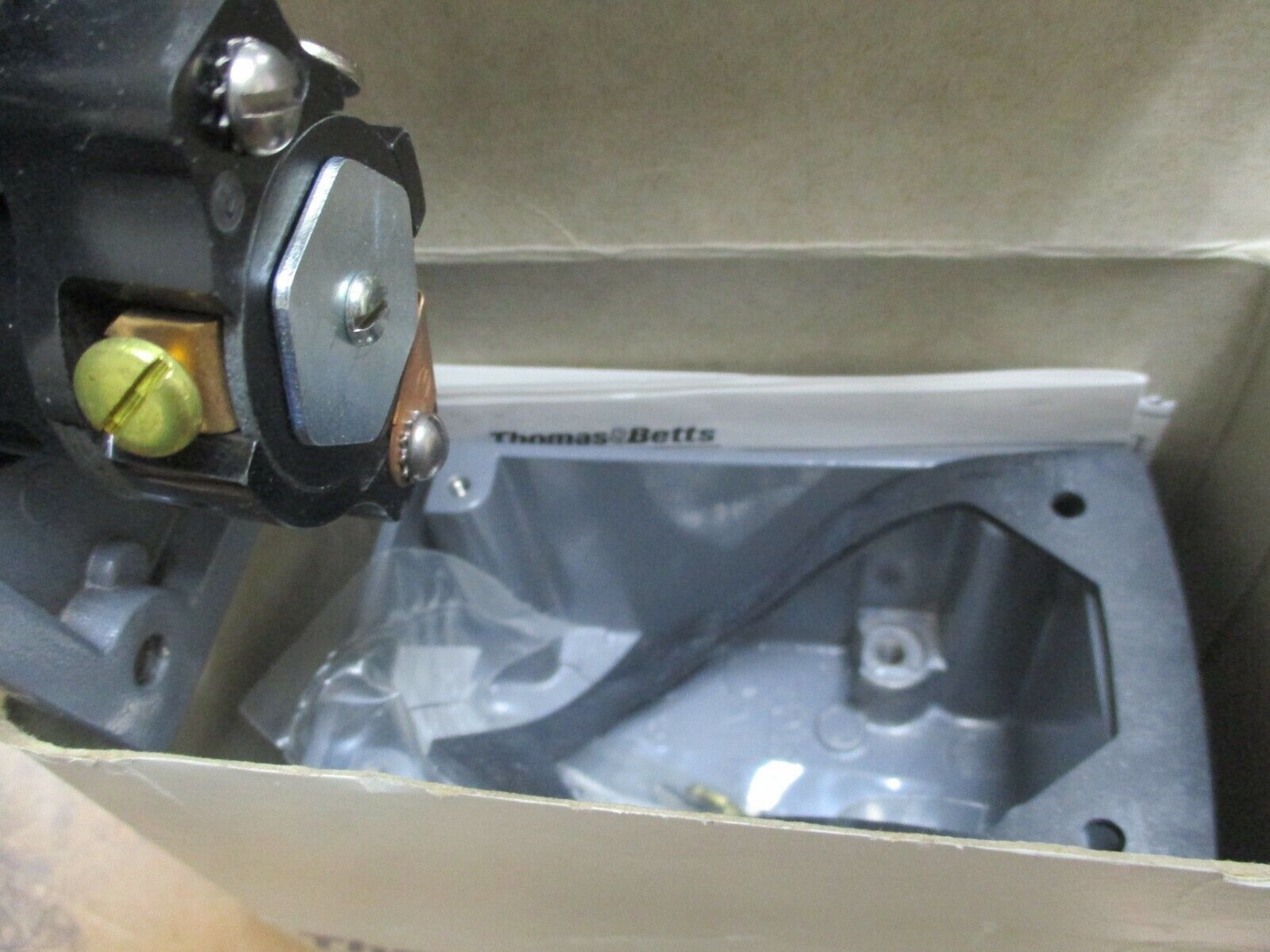 Russellstoll Receptacle 3743U1 20A 125V 2W 3P New Surplus