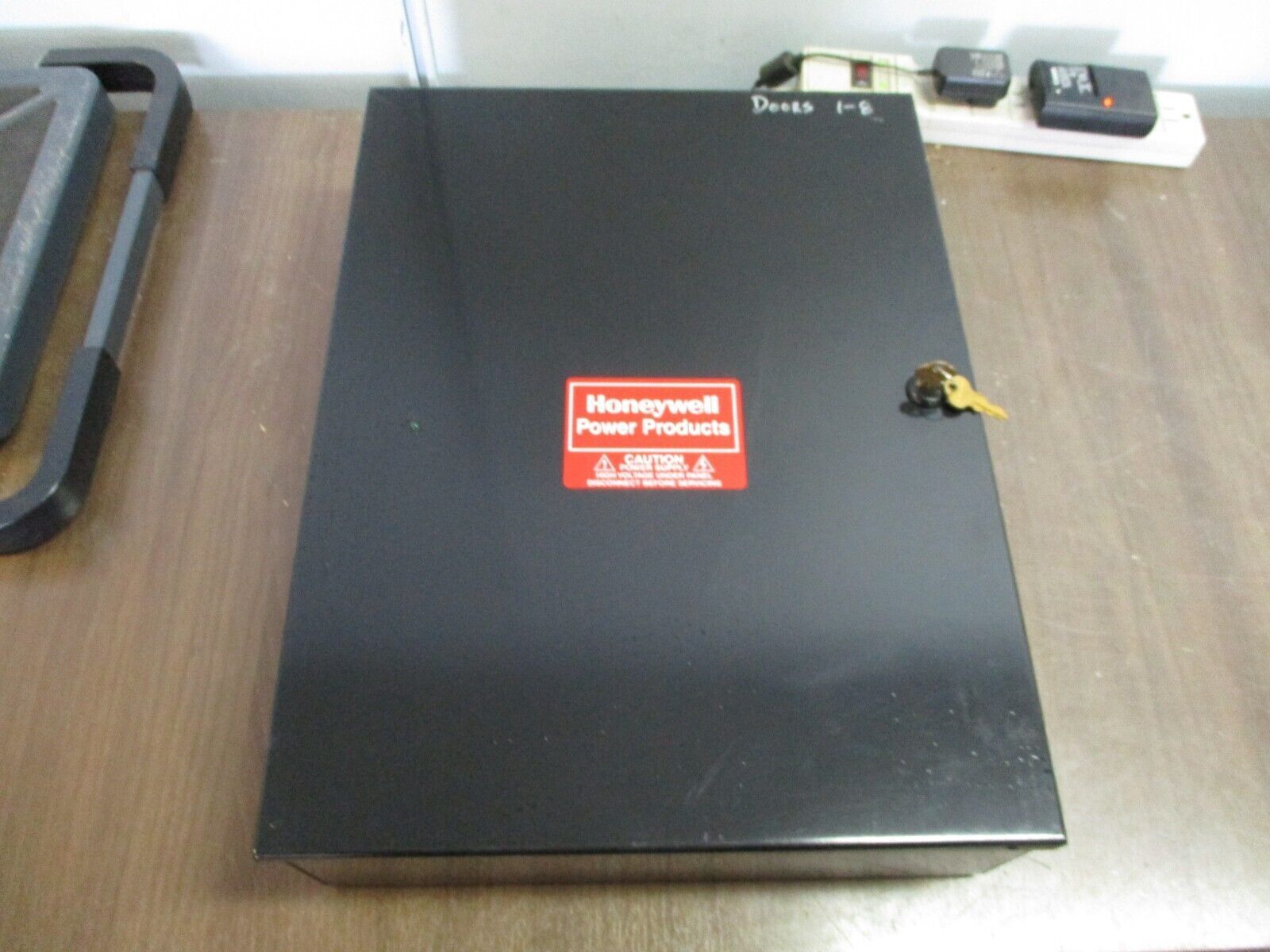 Honeywell Power Supply HP600ULACM8 12/24VDC *No Batteries* Used