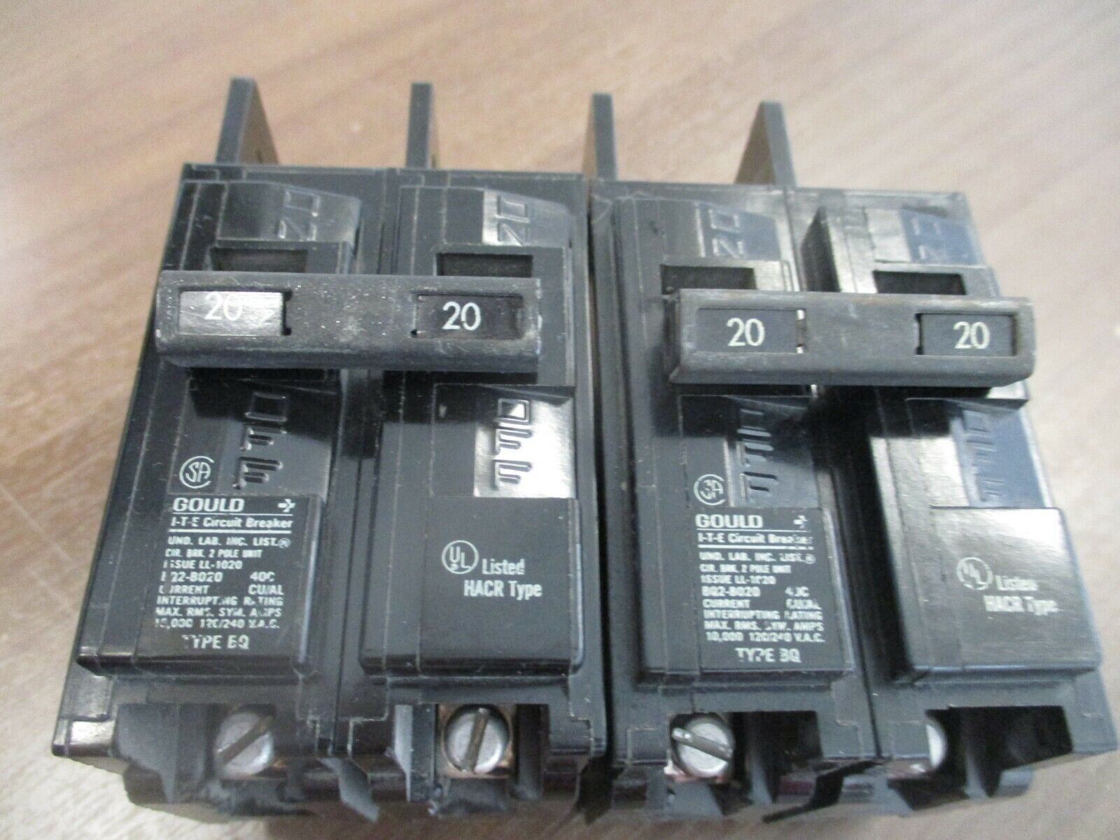 ITE Bolt-On Circuit Breaker BQ2B020 20A 120/240V 2P *Lot of 2* Used