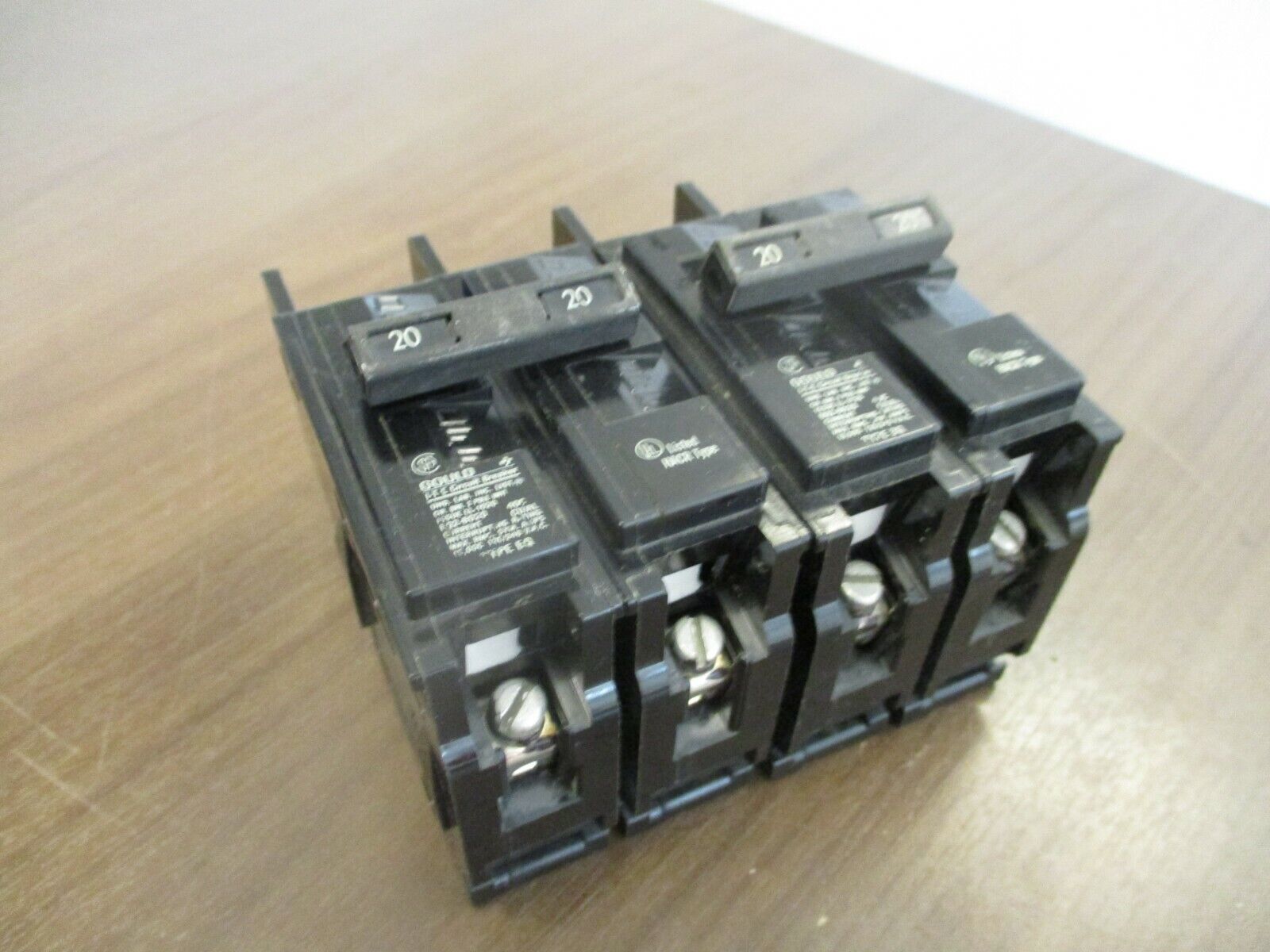 ITE Bolt-On Circuit Breaker BQ2B020 20A 120/240V 2P *Lot of 2* Used