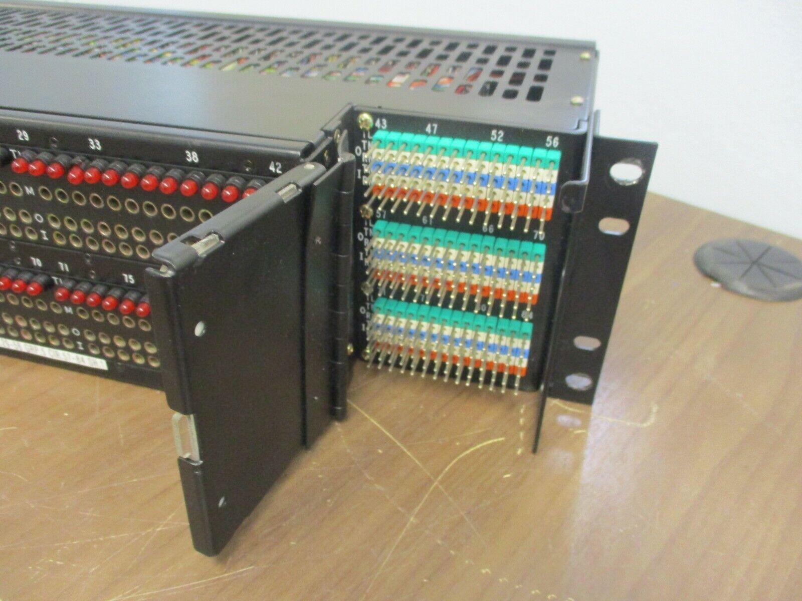 ADC DSX-1 Cross Connect D1M-1A0024 42/56VDC 2A Used